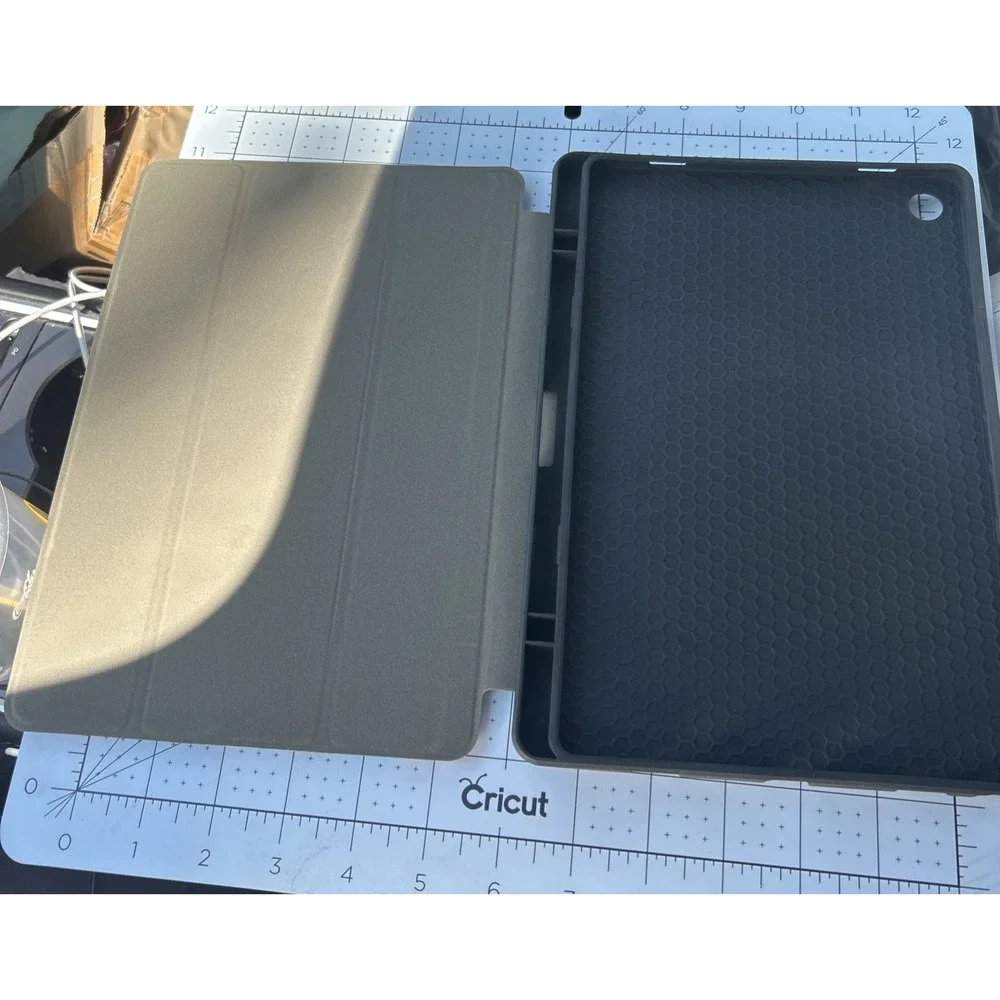 New Graffiti Tablet Case With Magnetic Closure 10x 7  External 6x 9.5 In Inside